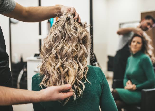 Imagem do serviço Descoloração Feminina